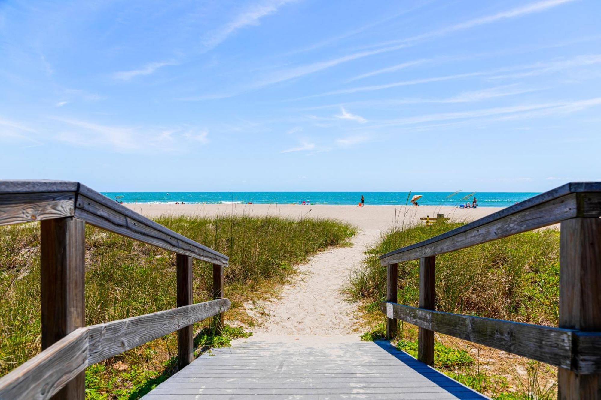 Beachside Hotel And Suites Cocoa Beach Bagian luar foto