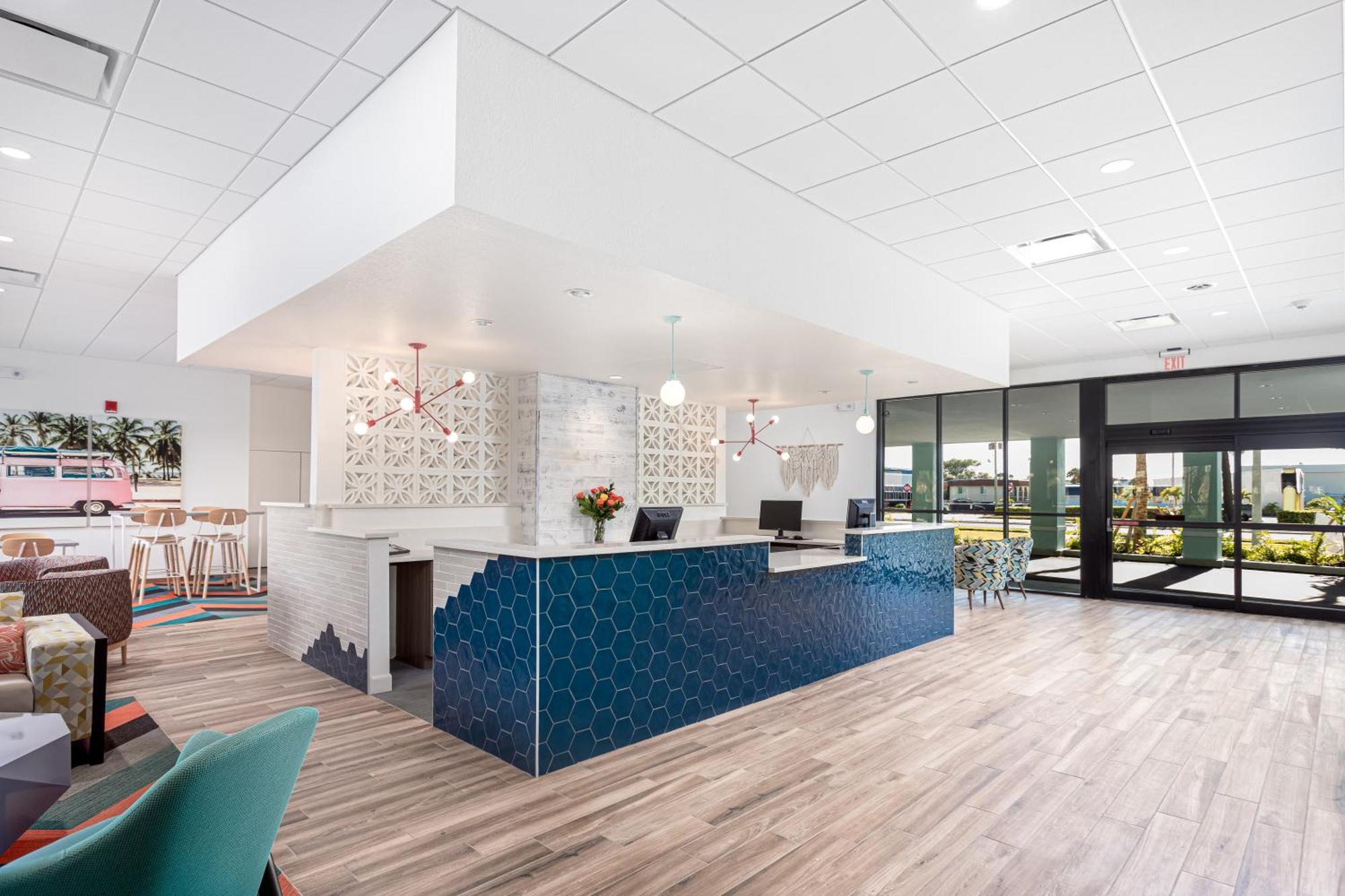 Beachside Hotel And Suites Cocoa Beach Bagian luar foto